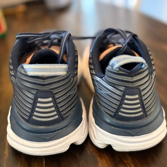 Hoka One | Bondi 6 Maximalist
Running Sneakers - Picture 4 of 7